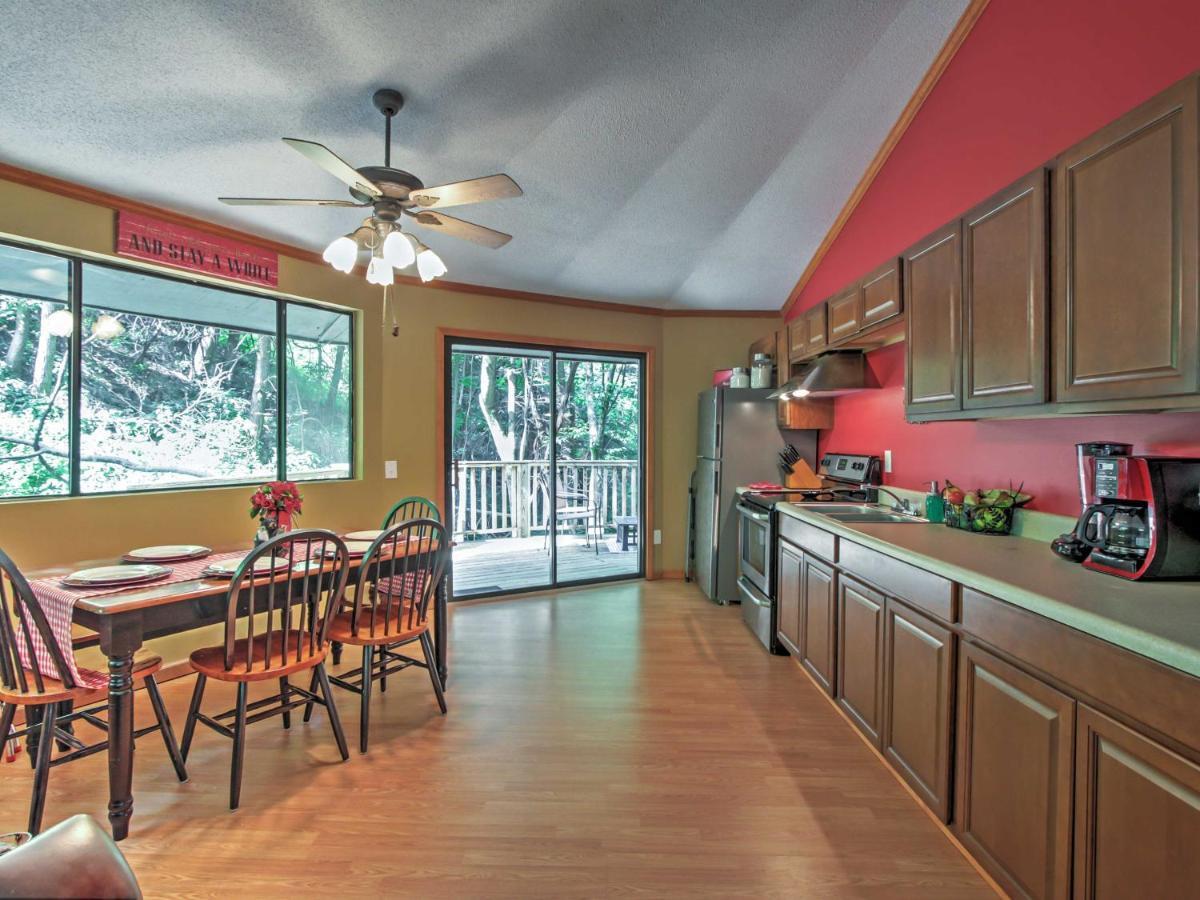 Unique Gatlinburg Cabin Decks, Hot Tub, Fire Pit Exterior photo