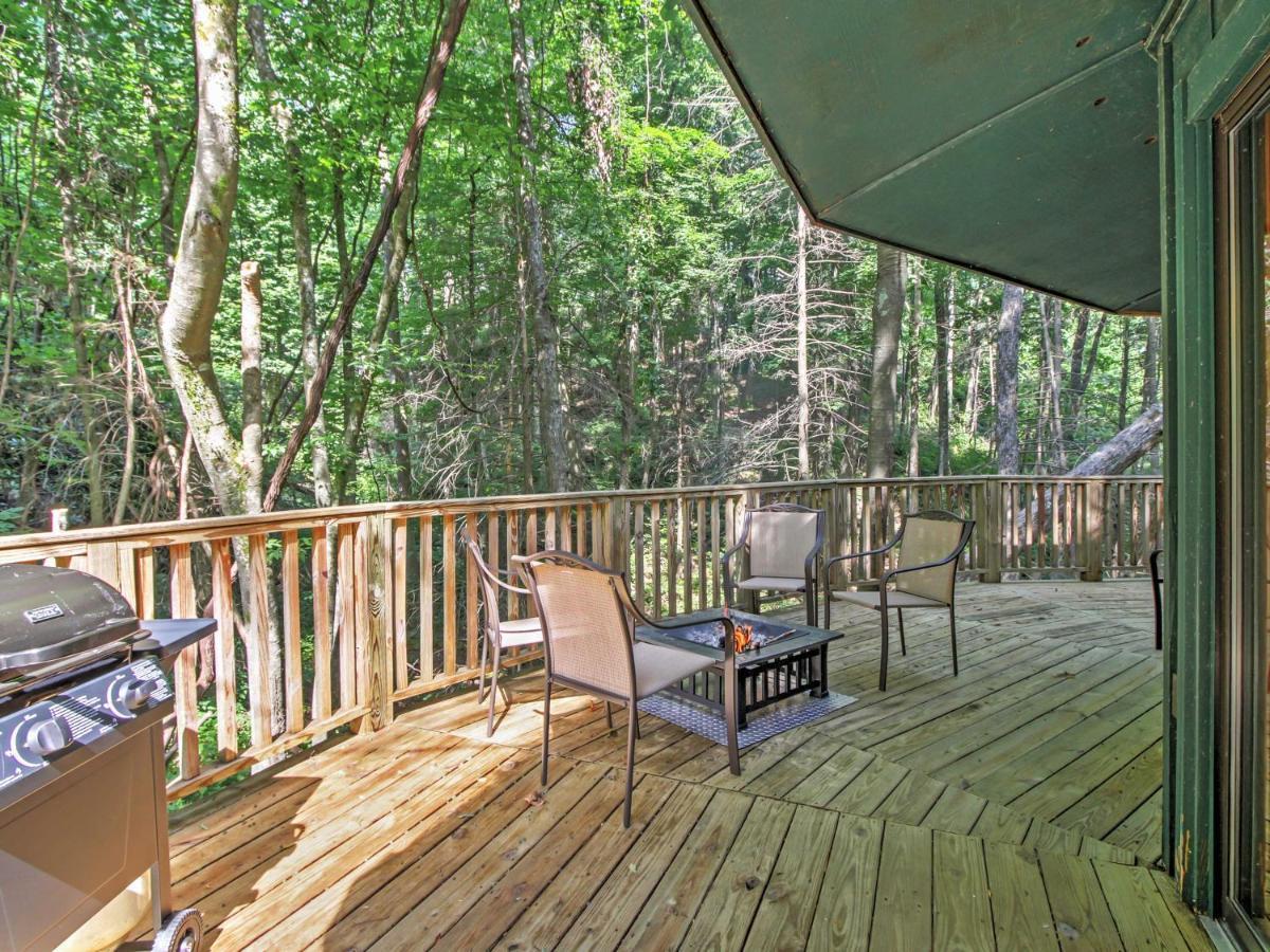 Unique Gatlinburg Cabin Decks, Hot Tub, Fire Pit Exterior photo