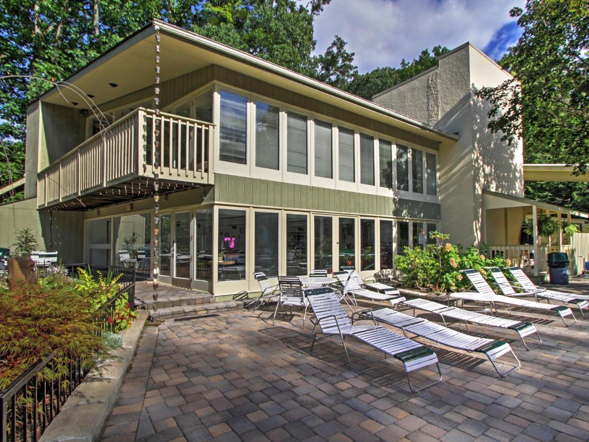 Unique Gatlinburg Cabin Decks, Hot Tub, Fire Pit Exterior photo